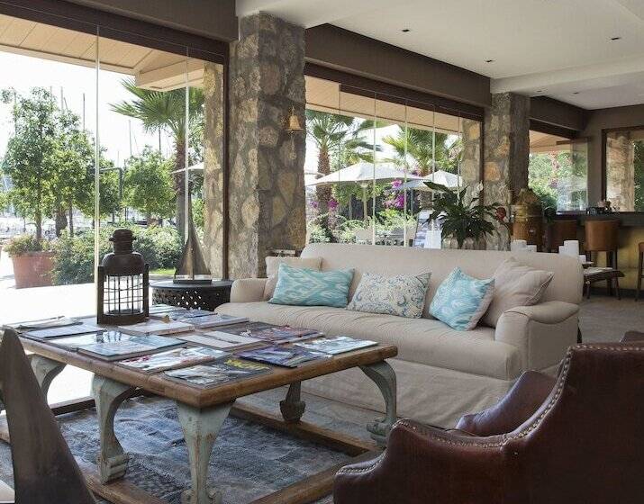 Люкс, Marti Hemithea