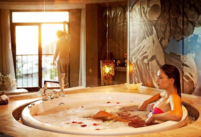 Люкс, Marti Hemithea