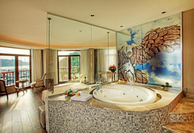 Люкс, Marti Hemithea