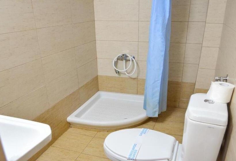 غرفة قياسية ثلاثية, Nea Metropolis