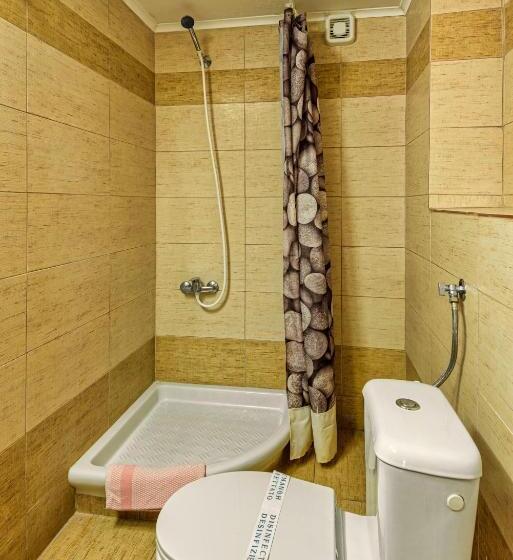 غرفة قياسية ثلاثية, Nea Metropolis