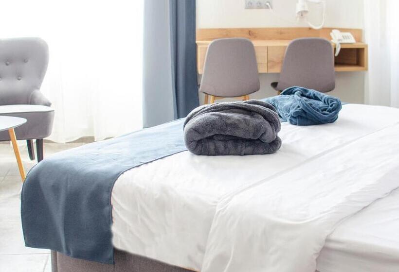 غرفة سوبيريور, Nea Metropolis