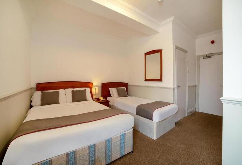 חדר דלוקס לשלושה, OYO London Luton