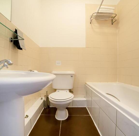 스탠다드 트리플 룸, OYO London Luton