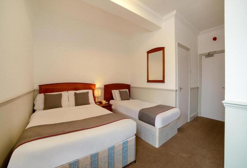 스탠다드 트리플 룸, OYO London Luton