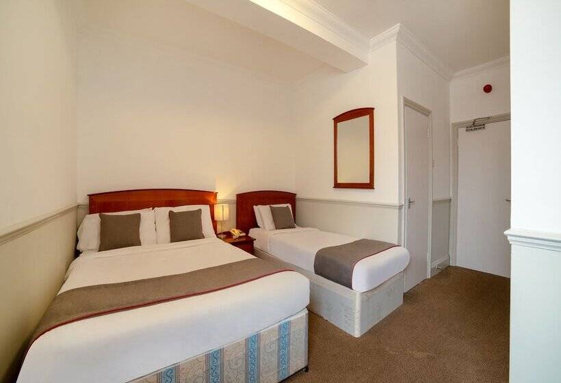 스탠다드 트리플 룸, OYO London Luton