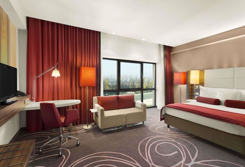 سوییت جونیور, Ramada By Wyndham Pitesti