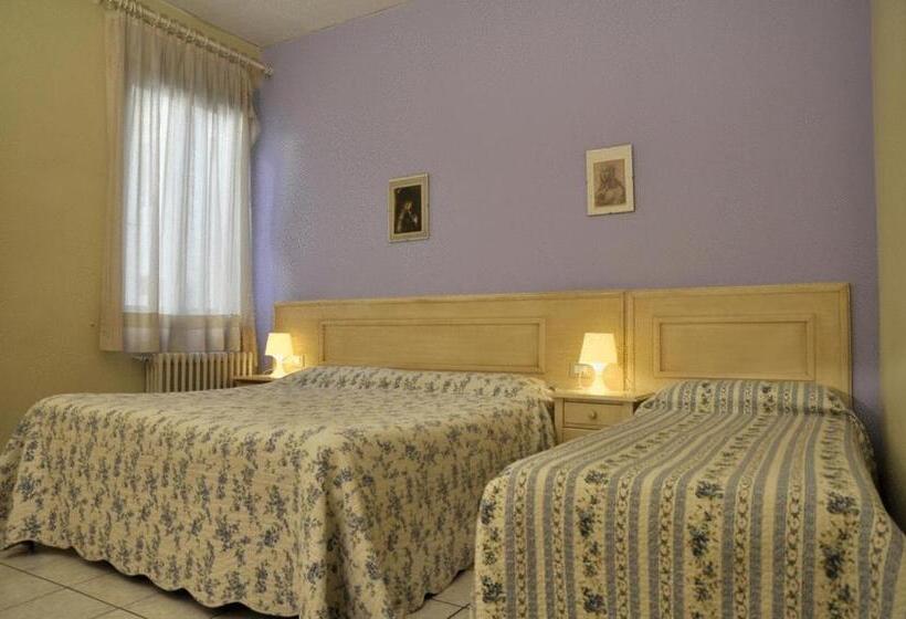 Quarto Triplo Standart, Regina