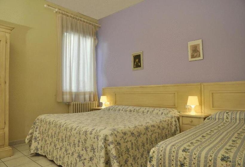 Quarto Quádruplo Standard, Regina