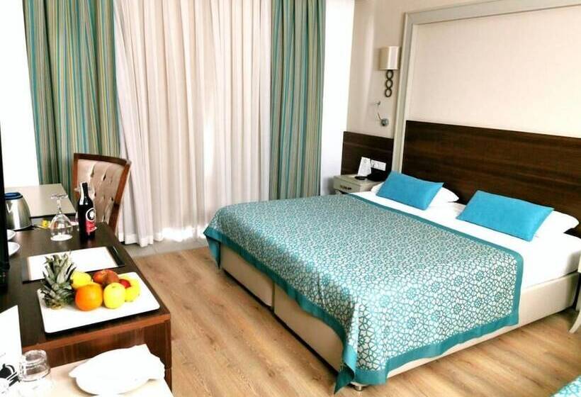 اتاق استاندارد با چشم‌انداز استخر, Side Crown Palace - Ultra All Inclusive