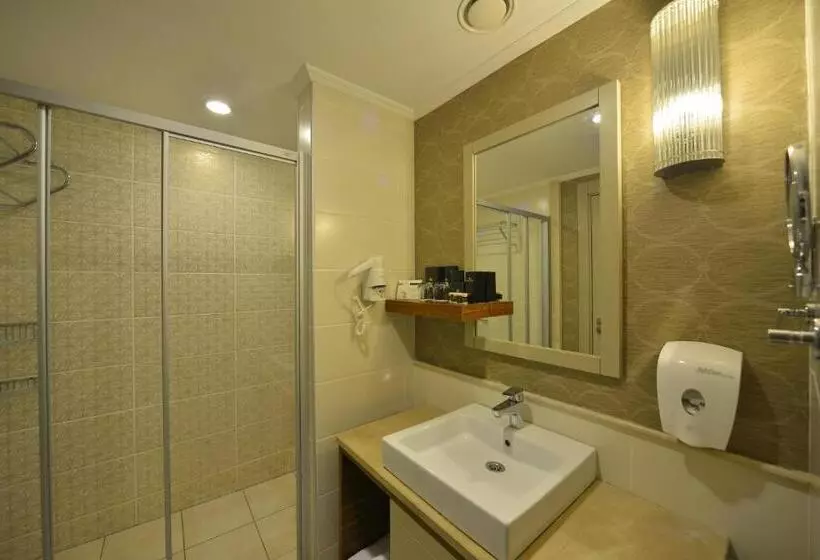 اتاق خانوادگی با چشم‌انداز باغ, Side Crown Palace - Ultra All Inclusive