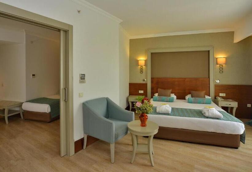اتاق خانوادگی با چشم‌انداز باغ, Side Crown Palace - Ultra All Inclusive