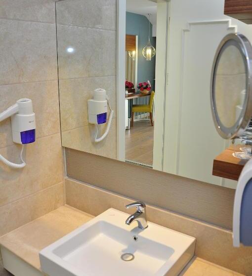 اتاق خانوادگی با چشم‌انداز باغ, Side Crown Palace - Ultra All Inclusive