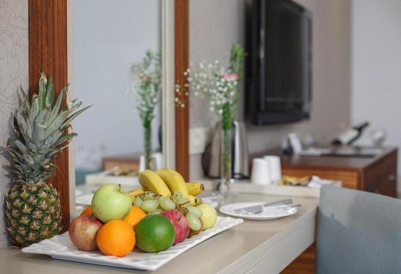 اتاق خانوادگی با چشم‌انداز باغ, Side Crown Palace - Ultra All Inclusive