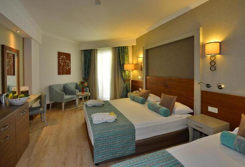 اتاق خانوادگی با چشم‌انداز باغ, Side Crown Palace - Ultra All Inclusive