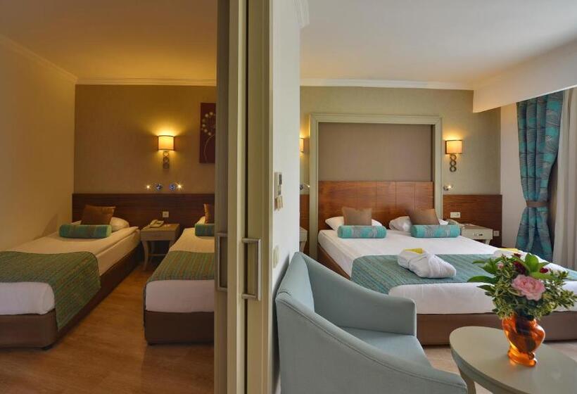 اتاق خانوادگی با چشم‌انداز باغ, Side Crown Palace - Ultra All Inclusive