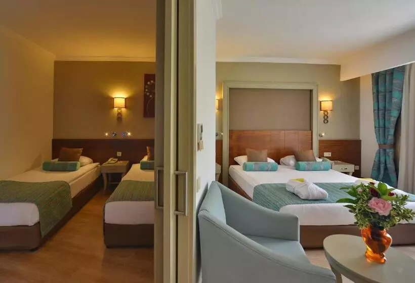 اتاق خانوادگی با چشم‌انداز باغ, Side Crown Palace - Ultra All Inclusive