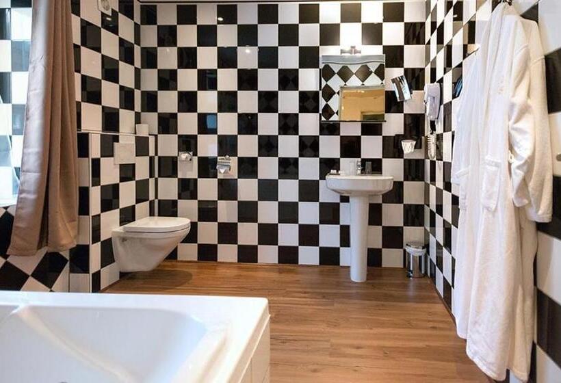 סוויטה, Villa Aultia