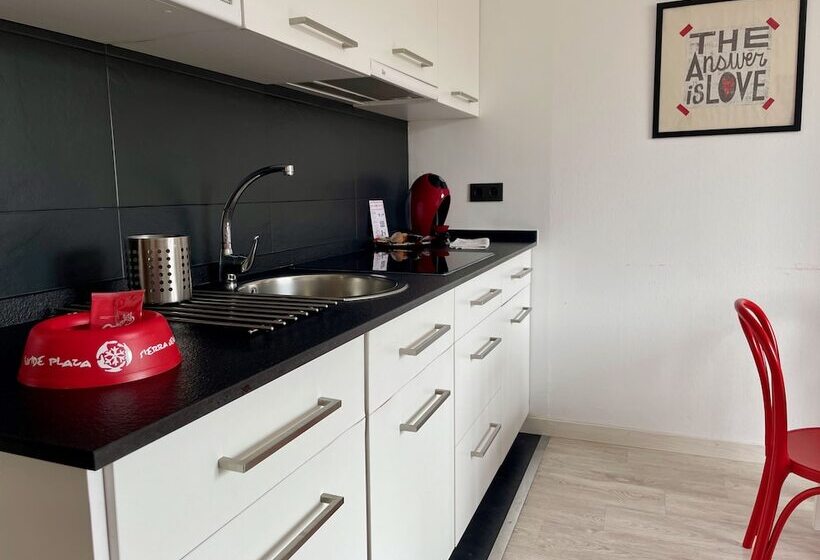 شقة غرفة واحدة, Inside Plaza Sierra Nevada