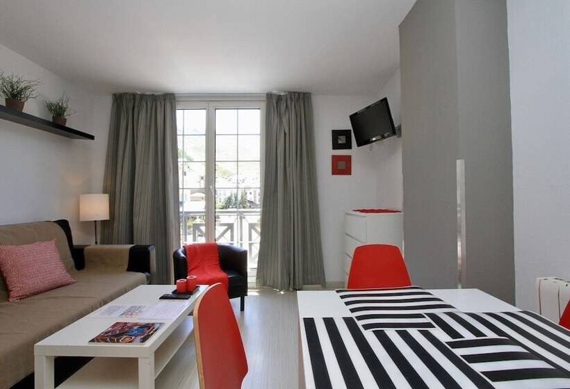 شقة غرفة واحدة, Inside Plaza Sierra Nevada