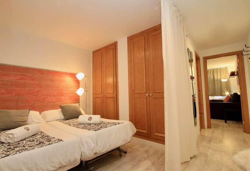 شقة غرفة واحدة, Inside Plaza Sierra Nevada