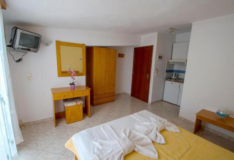 Номер Стандарт Вид на Горы, Marialena