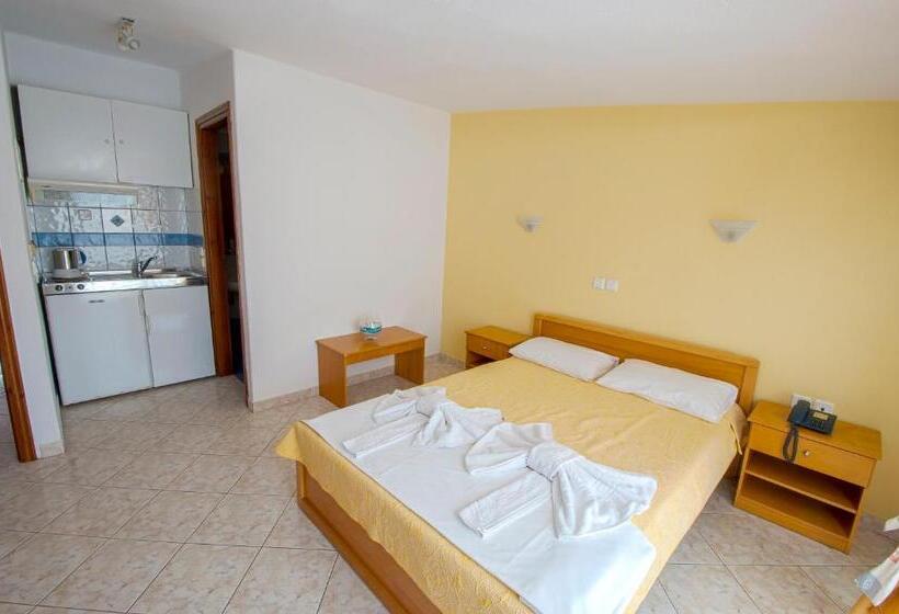 Номер Стандарт Вид на Горы, Marialena