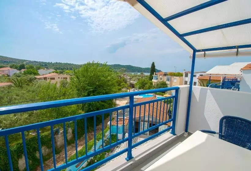 Triple Room Sea View, Marialena