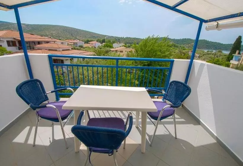 Triple Room Sea View, Marialena