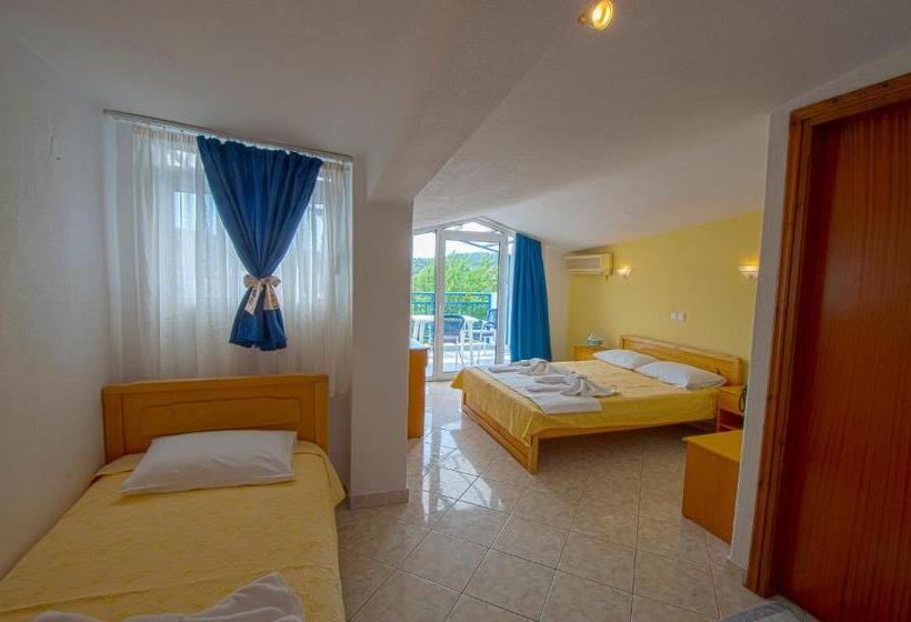 Triple Room Sea View, Marialena