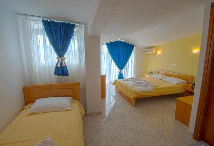 Triple Room Sea View, Marialena