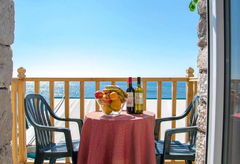 Standard Studio with Balcony, Tarsanas