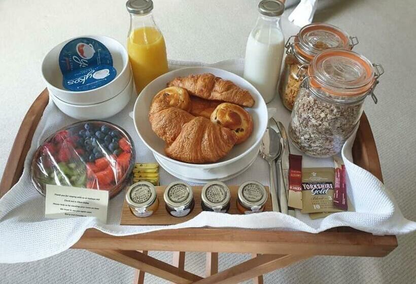 سوییت سوپریور, Gallows Hill