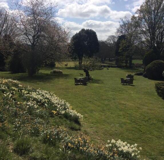 سوییت سوپریور, Gallows Hill