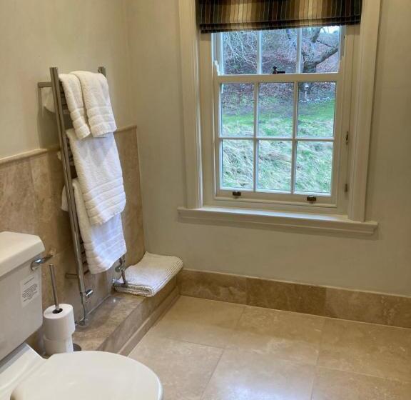 سوییت سوپریور, Gallows Hill