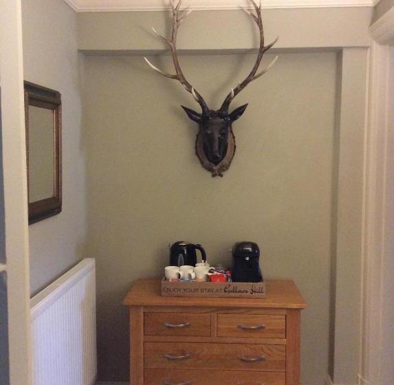 سوئیت 2 خوابه, Gallows Hill