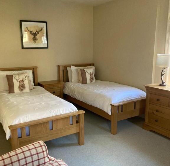 سوئیت 2 خوابه, Gallows Hill