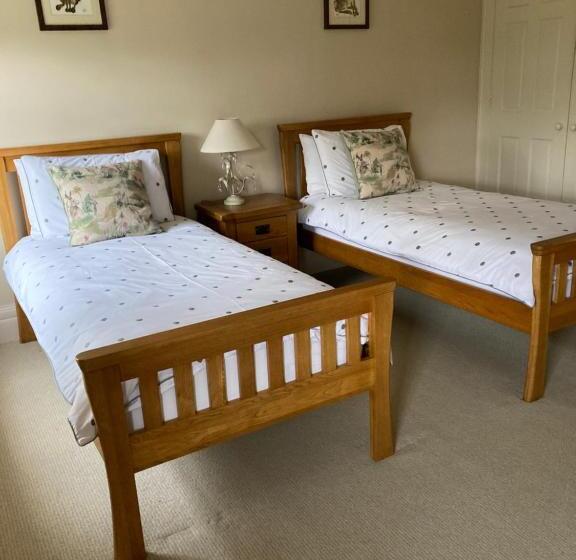 سوییت سوپریور, Gallows Hill