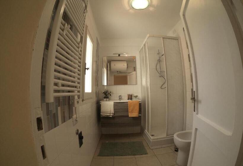 标准三人间, La Casetta Narni