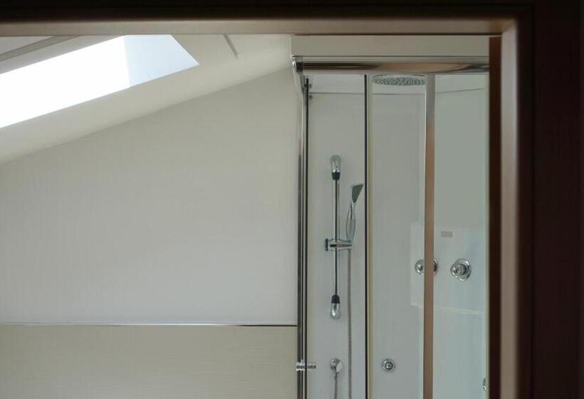 غرفة قياسية مزوَّدة بشُرفة, Sasso Di Luna