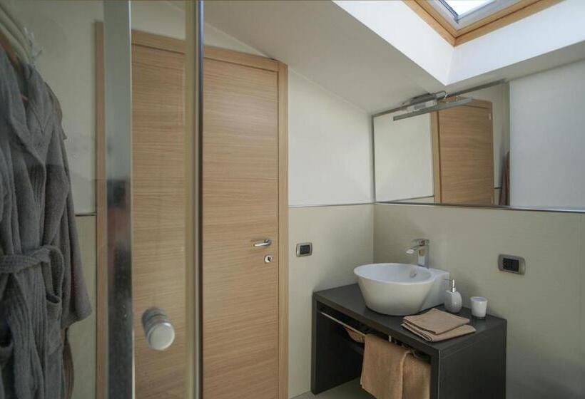 غرفة قياسية مزوَّدة بشُرفة, Sasso Di Luna