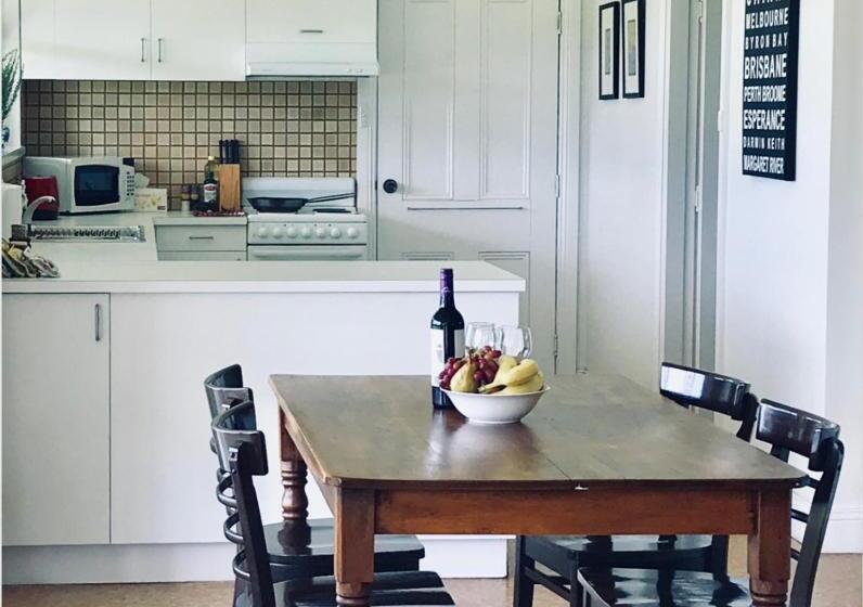 Suite with lake view, The Lake House Retreat