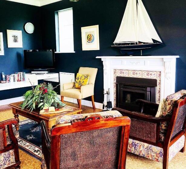 Suite with lake view, The Lake House Retreat