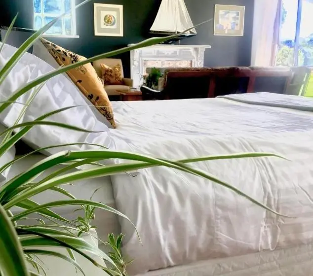 Suite with lake view, The Lake House Retreat