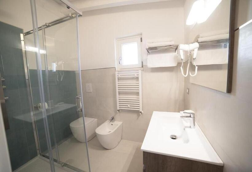 带按摩浴盆的套房, Residenza Montegrappa