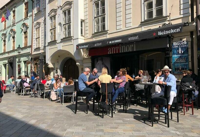 آپارتمان 3 خوابه, Aapartamentoos