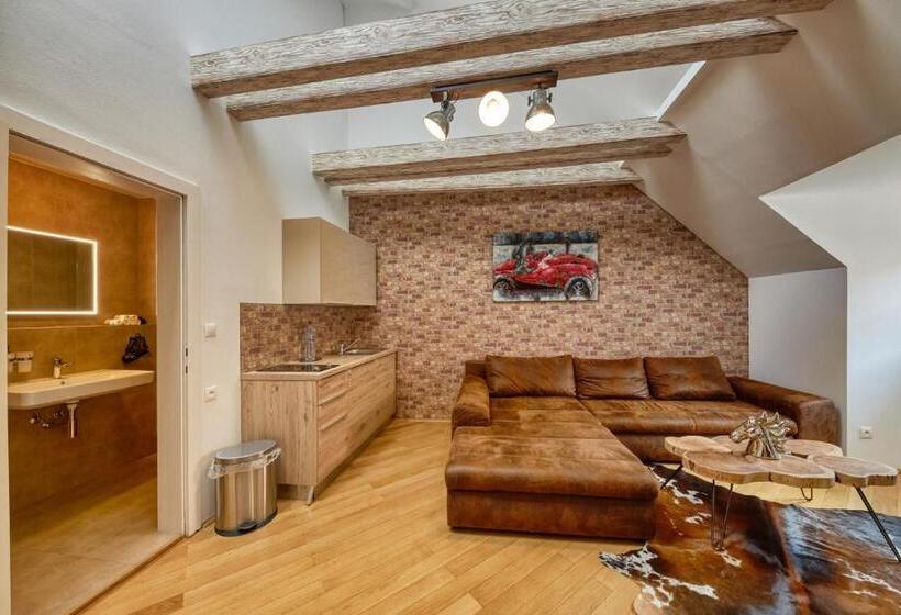 آپارتمان 2 خوابه, Aapartamentoos