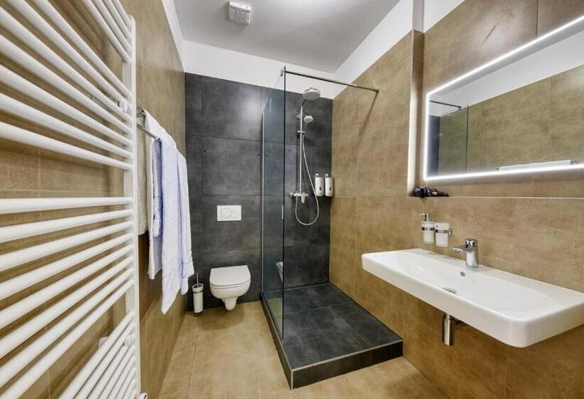 استودیوی استاندارد, Aapartamentoos