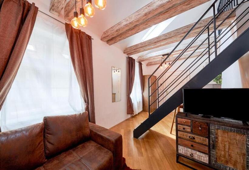 اتاق دوبلکس, Aapartamentoos