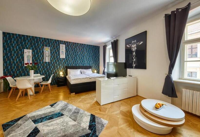 آپارتمان 3 خوابه, Aapartamentoos